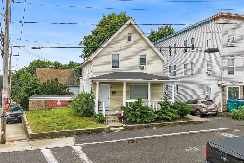 113 Cedar St, Fitchburg MA 01420