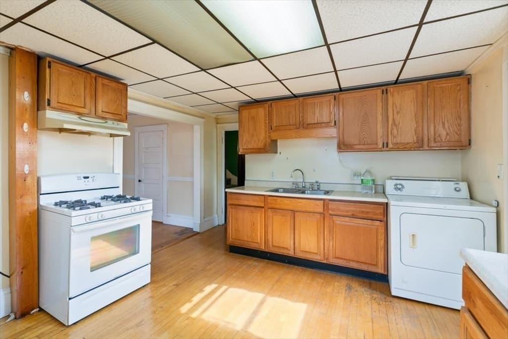 3 Family at 98 Webster Street, Haverhill MA 01830, Haverhill, photo 25 of 42