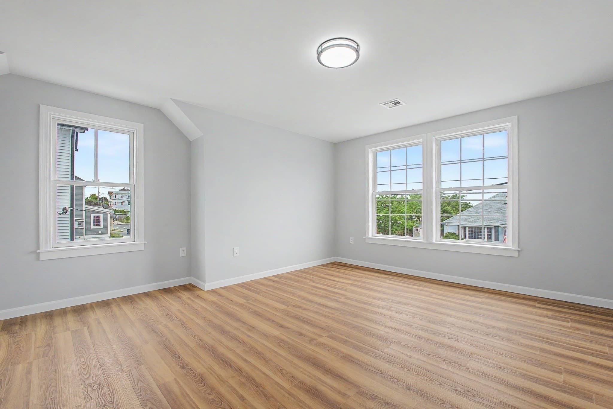 Single Family Residence at 298 King St, Fall River MA 02724, photo 12 of 20
