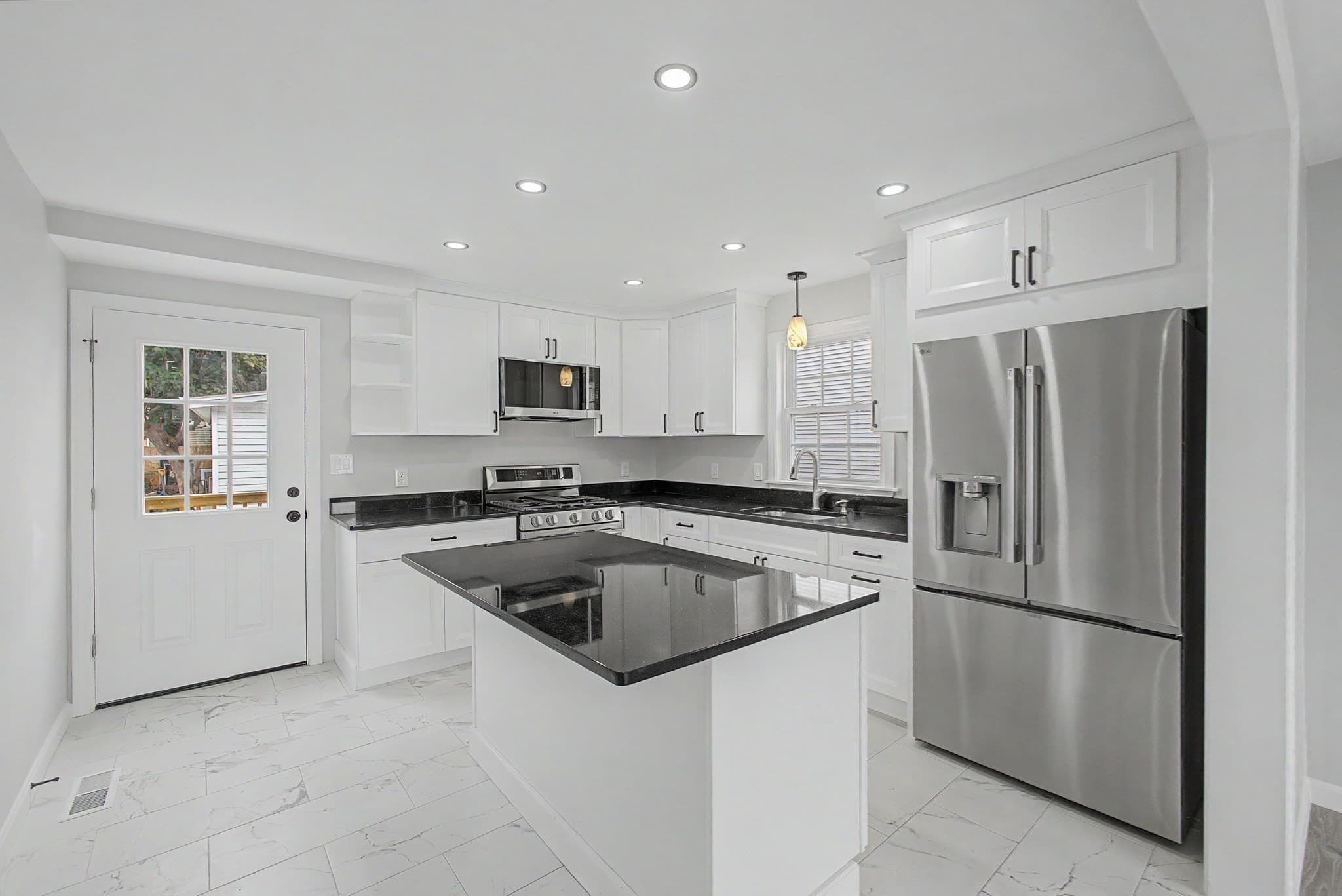Single Family Residence at 298 King St, Fall River MA 02724, photo 3 of 20