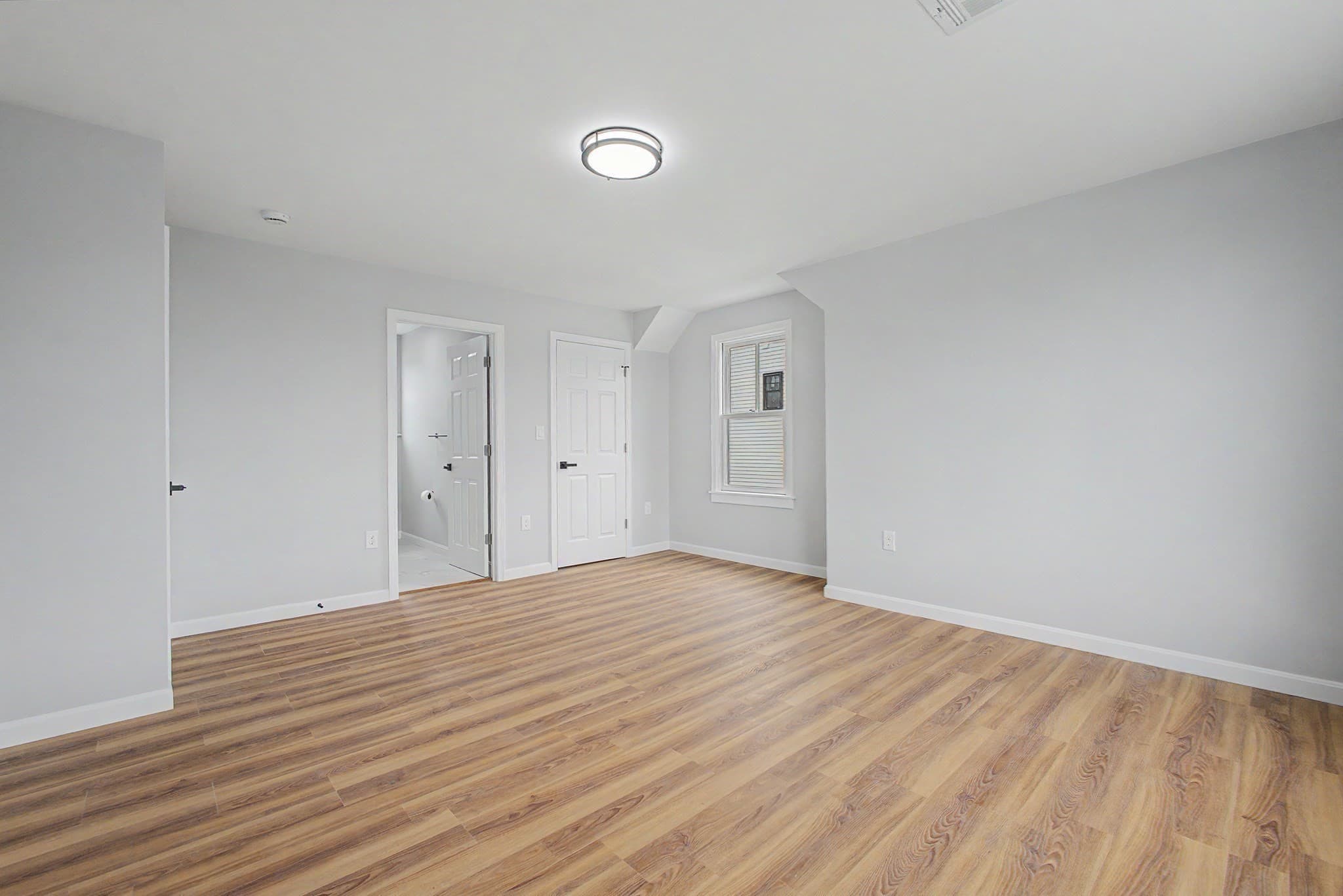 Single Family Residence at 298 King St, Fall River MA 02724, photo 9 of 20