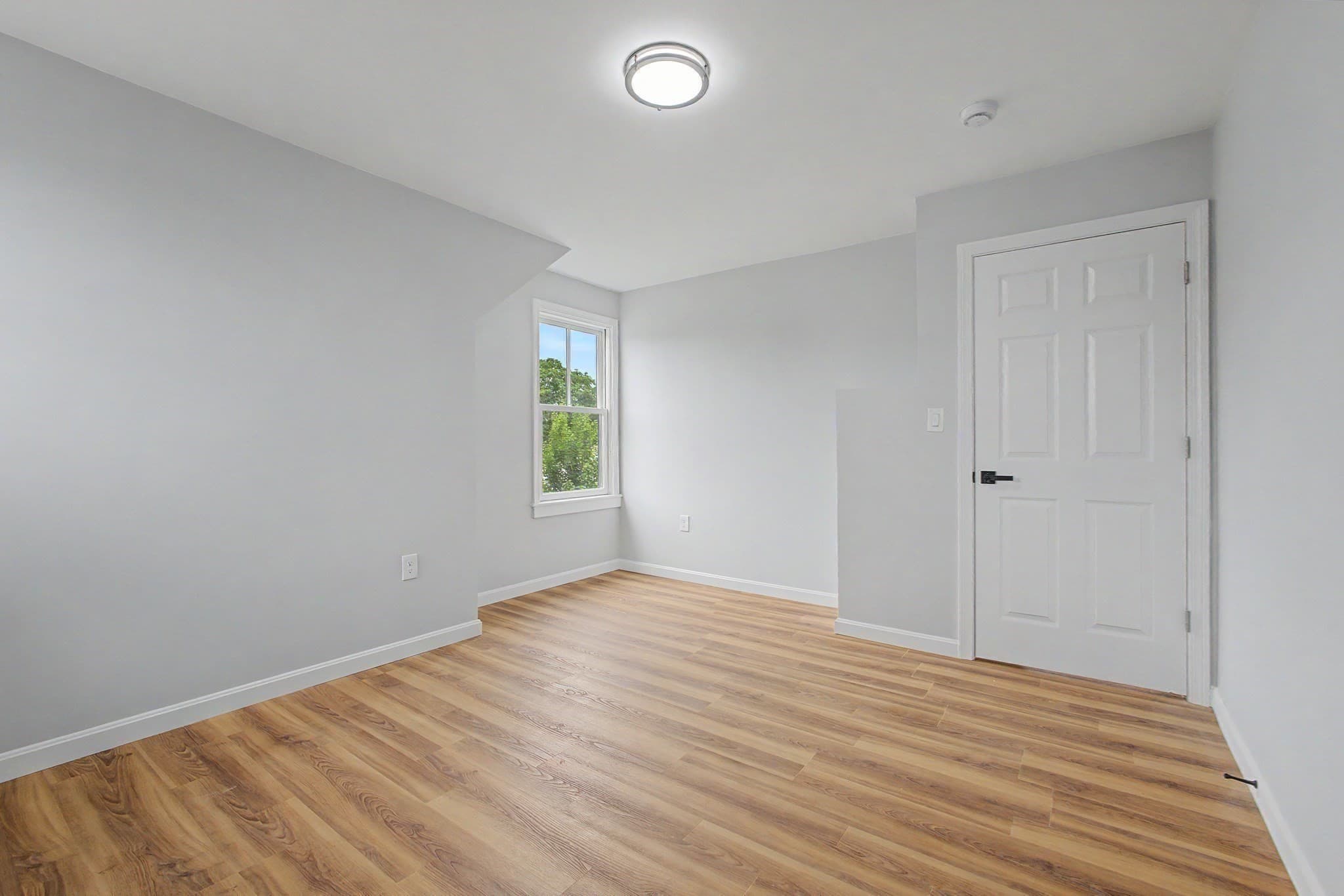Single Family Residence at 298 King St, Fall River MA 02724, photo 8 of 20