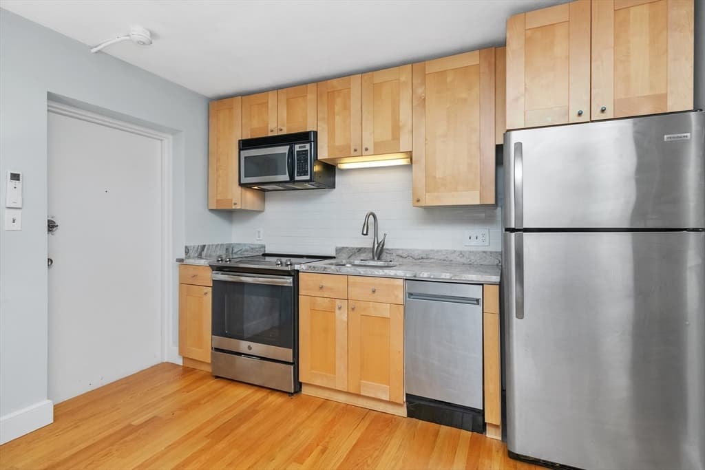 5 Walden St # 2, Cambridge MA 02140 photo 3