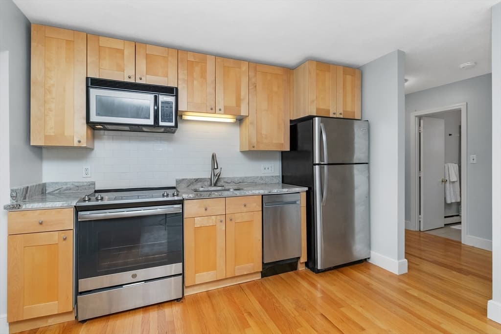 5 Walden St # 2, Cambridge MA 02140 photo 4