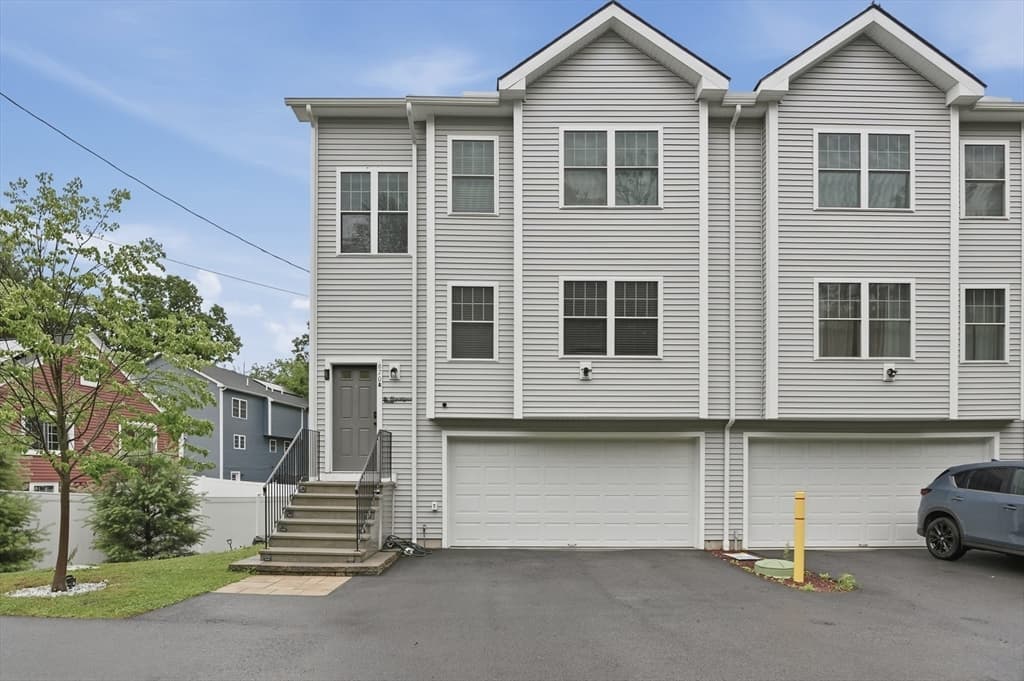 670A Burncoat St # A, Worcester MA 01606