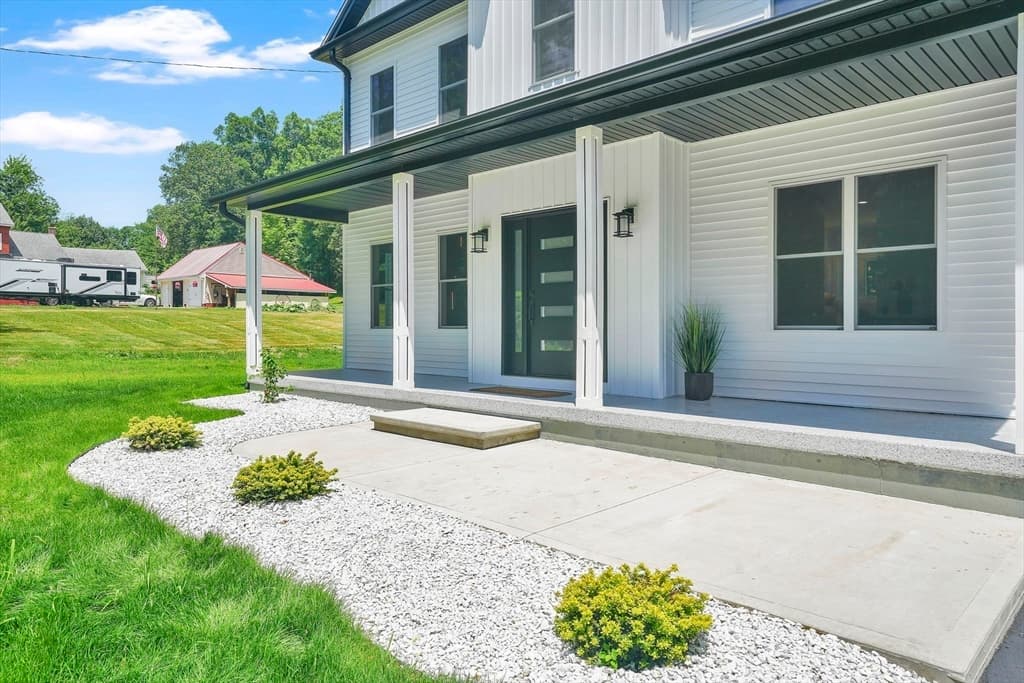 Single Family Residence at 139 Middle Rd, Southampton MA 01073, Southampton, photo 6 of 42
