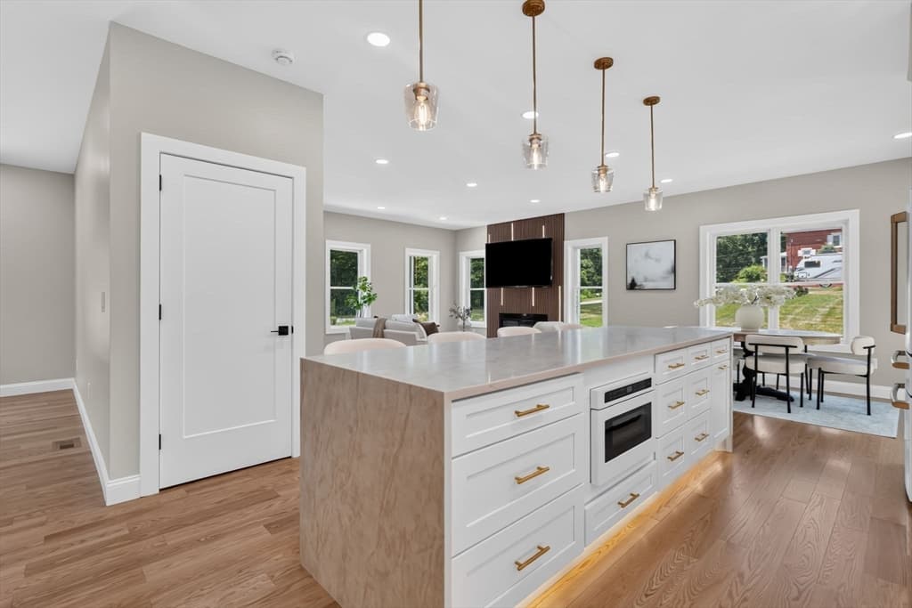 Single Family Residence at 139 Middle Rd, Southampton MA 01073, Southampton, photo 11 of 42