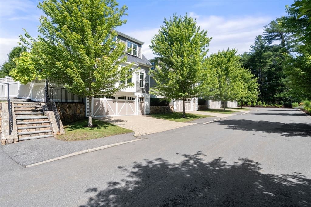 Single Family Residence at 13 Boyde's Crossing, Norfolk MA 02056, photo 6 of 42