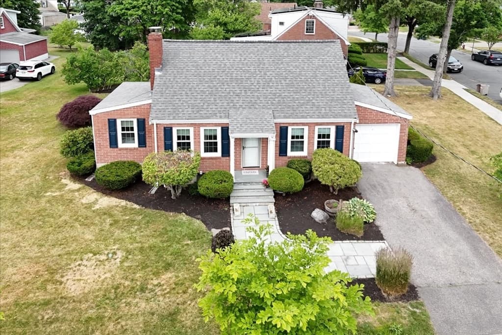 47 Cherry St, Newton MA 02465 photo 2