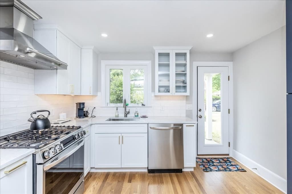 47 Cherry St, Newton MA 02465 photo 3