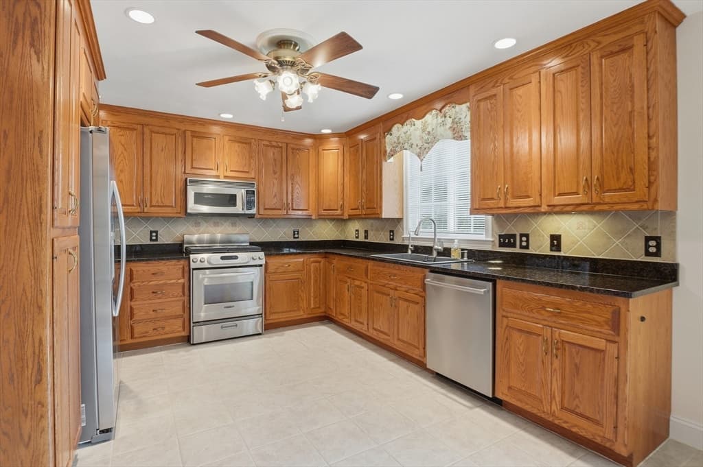 Condominium at 168 Horne Way # 168, Millbury MA 01527, Millbury, photo 12 of 29