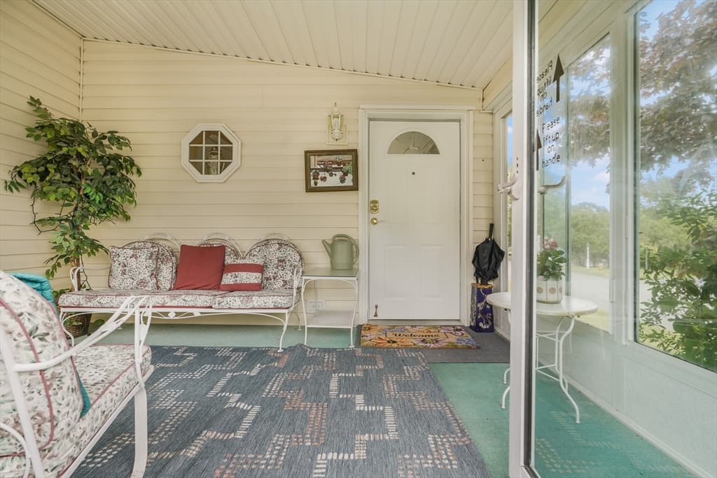 4 Nightingale Lane, Tiverton RI 02878 photo 3