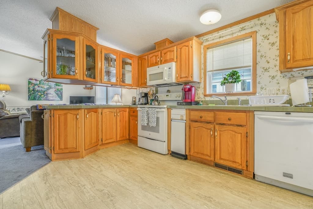 4 Nightingale Lane, Tiverton RI 02878 photo 9