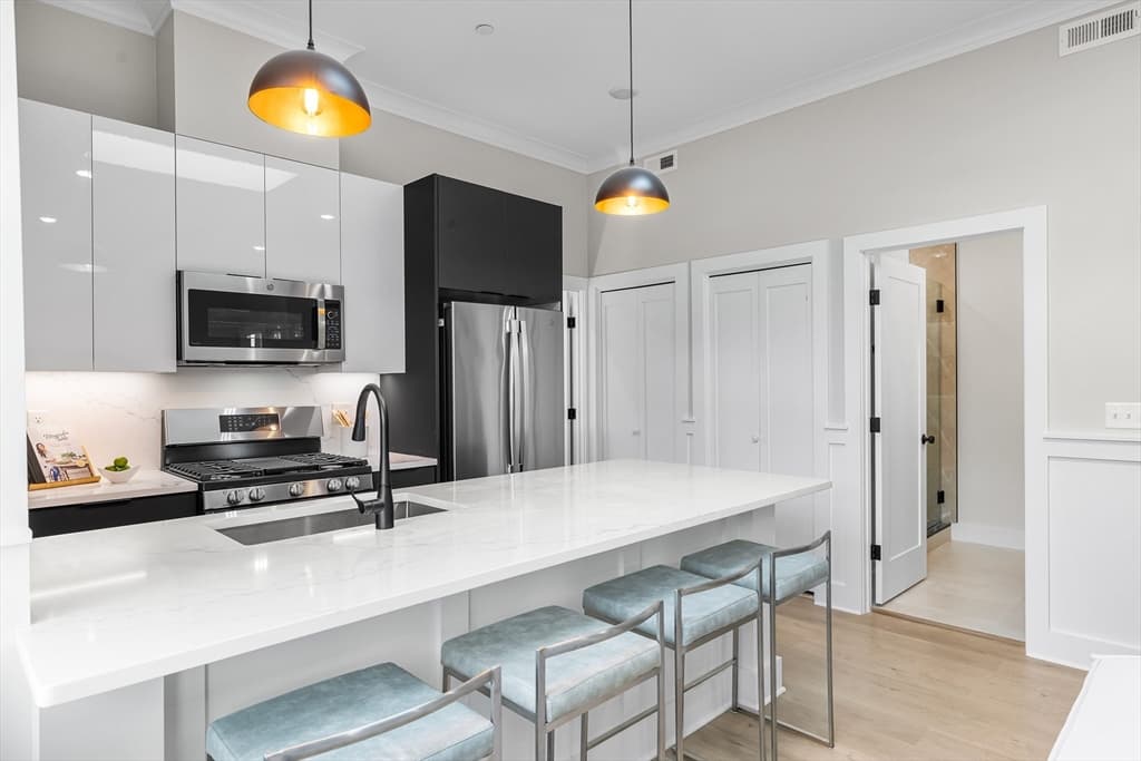 Condominium at 115 Thurston St # G, Somerville MA 02145, photo 2 of 41