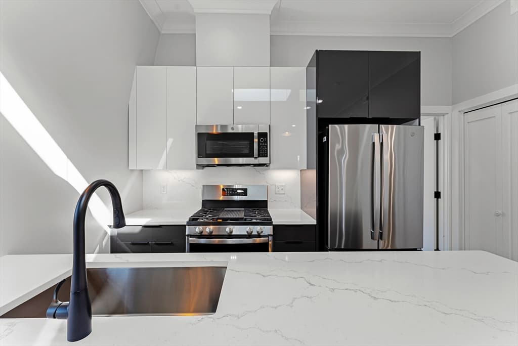 Condominium at 115 Thurston St # G, Somerville MA 02145, photo 3 of 41