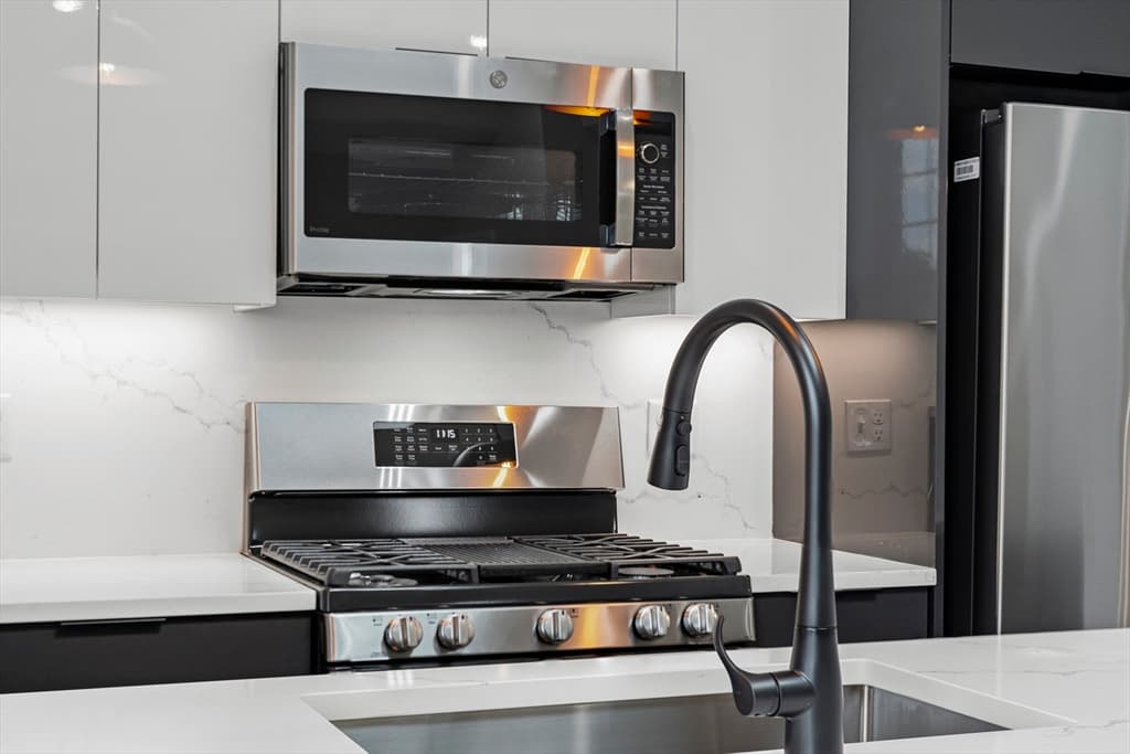 Condominium at 115 Thurston St # G, Somerville MA 02145, photo 4 of 41