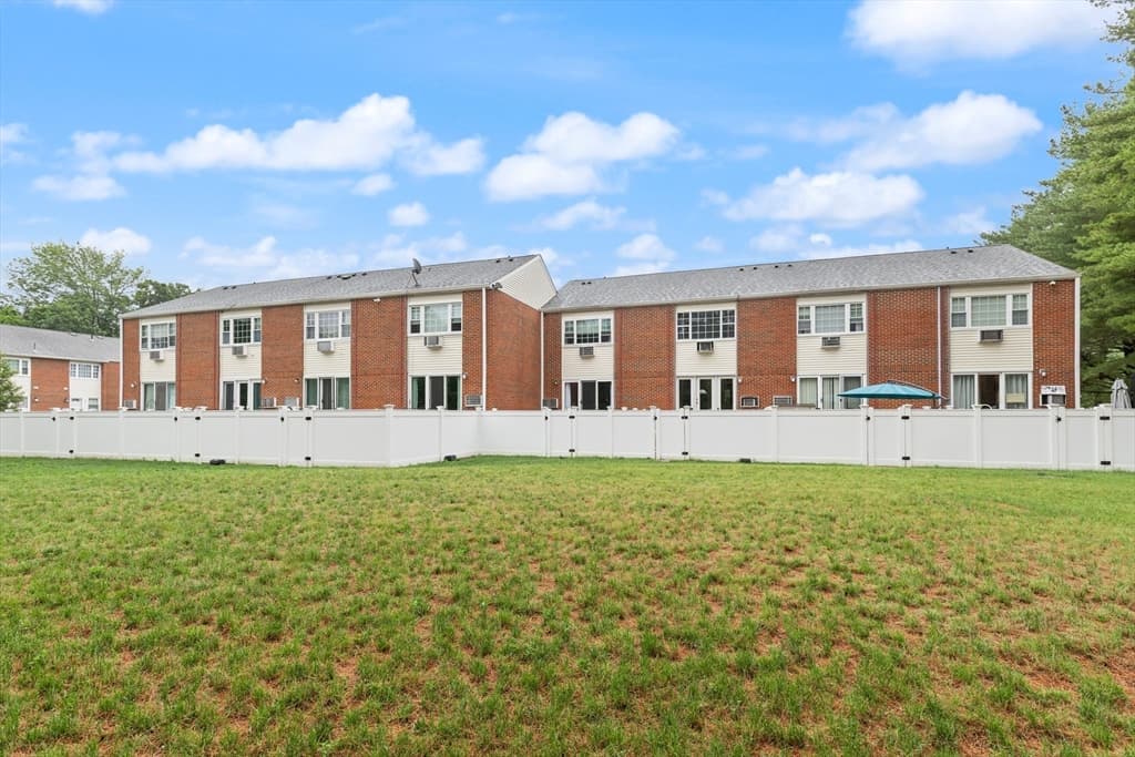 Condominium at 41 Foundry Street # 3, Easton MA 02375, Easton