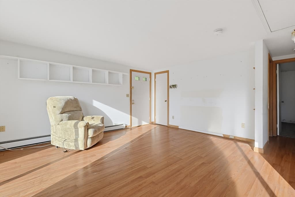 Condominium at 18 Cobb Ave # 18, Yarmouth MA 02675, Yarmouth, photo 4 of 29