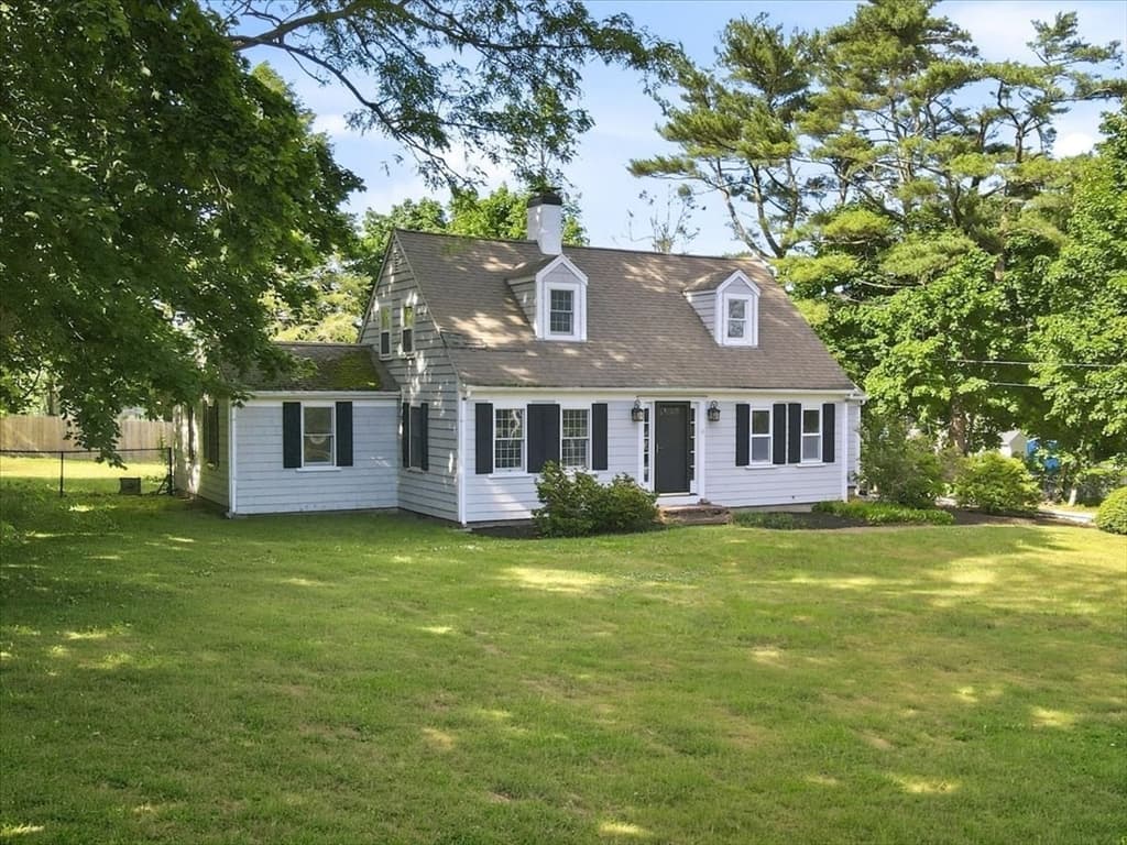 Single Family Residence at 320 First Parish Rd, Scituate MA 02066, photo 2 of 34