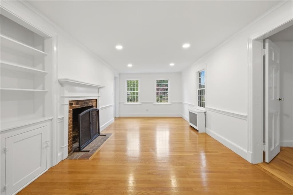 Single Family Residence at 320 First Parish Rd, Scituate MA 02066, photo 7 of 34
