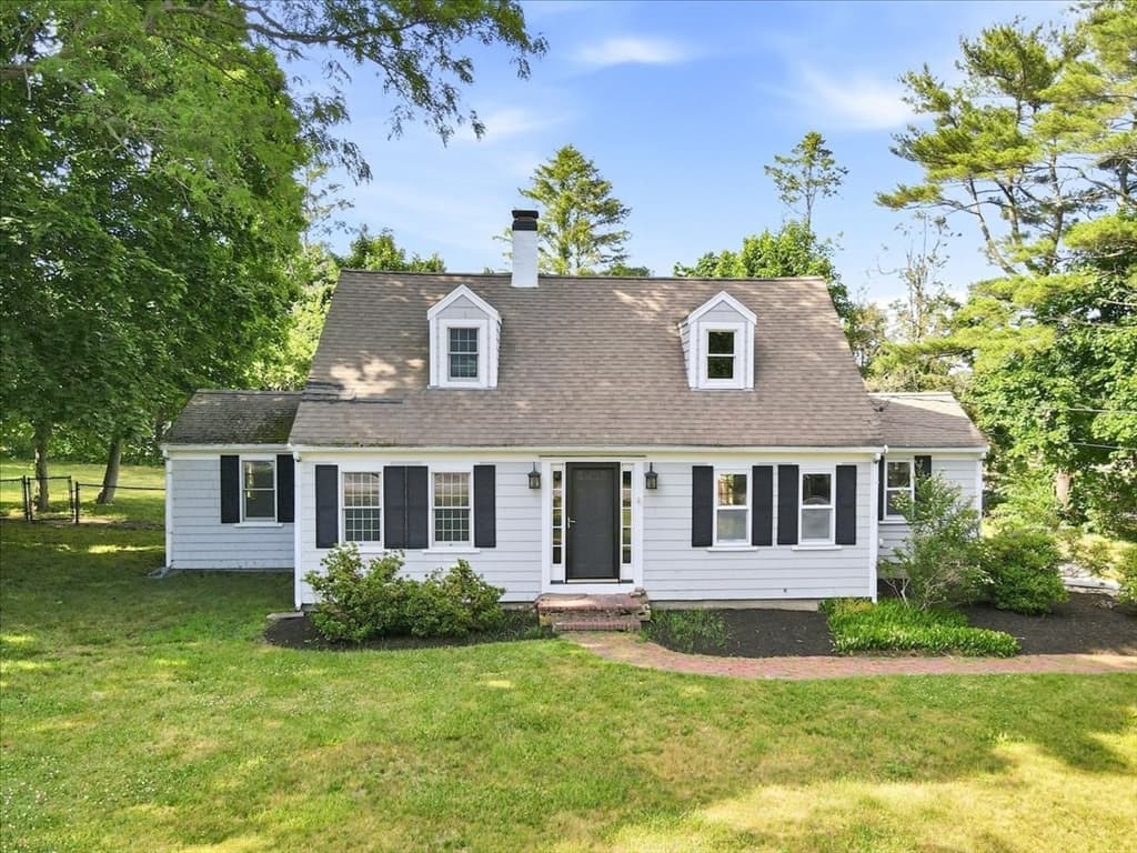 320 First Parish Rd, Scituate MA 02066