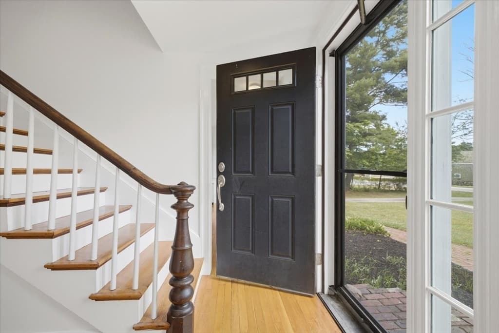 Single Family Residence at 320 First Parish Rd, Scituate MA 02066, photo 5 of 34