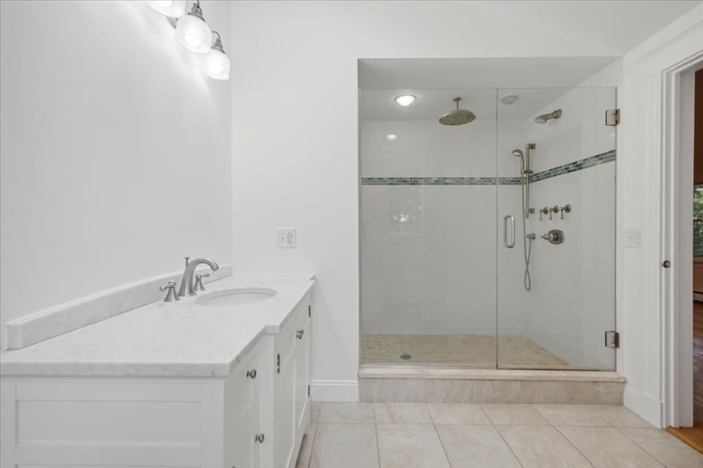 Single Family Residence at 320 First Parish Rd, Scituate MA 02066, photo 20 of 34