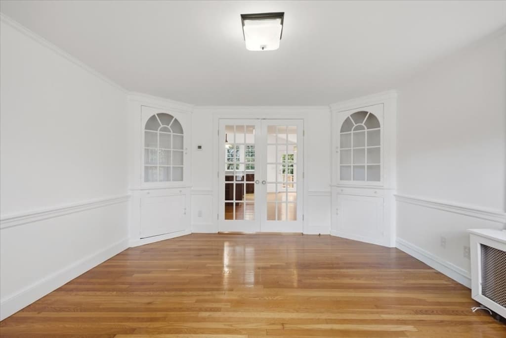 Single Family Residence at 320 First Parish Rd, Scituate MA 02066, photo 9 of 34