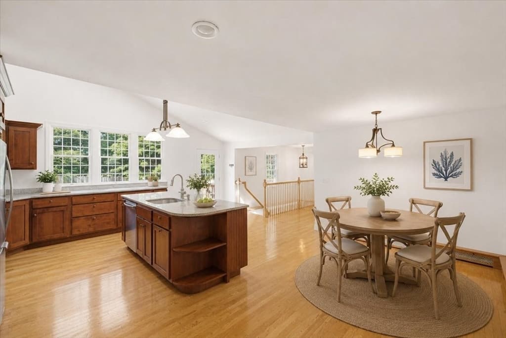 Single Family Residence at 320 First Parish Rd, Scituate MA 02066, photo 10 of 34
