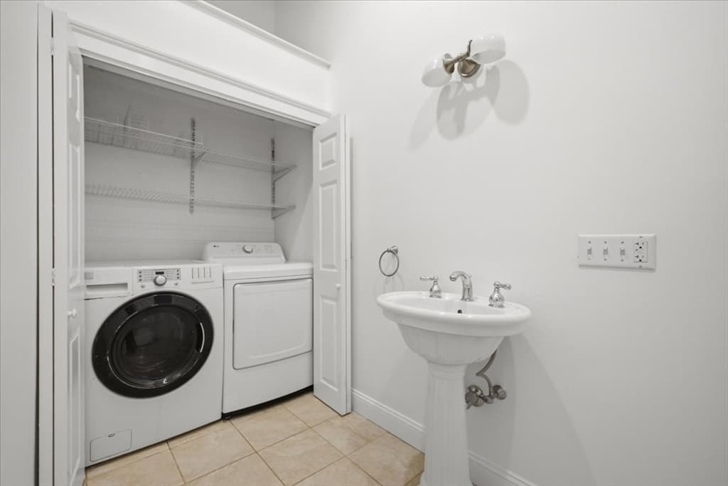 Single Family Residence at 320 First Parish Rd, Scituate MA 02066, photo 21 of 34