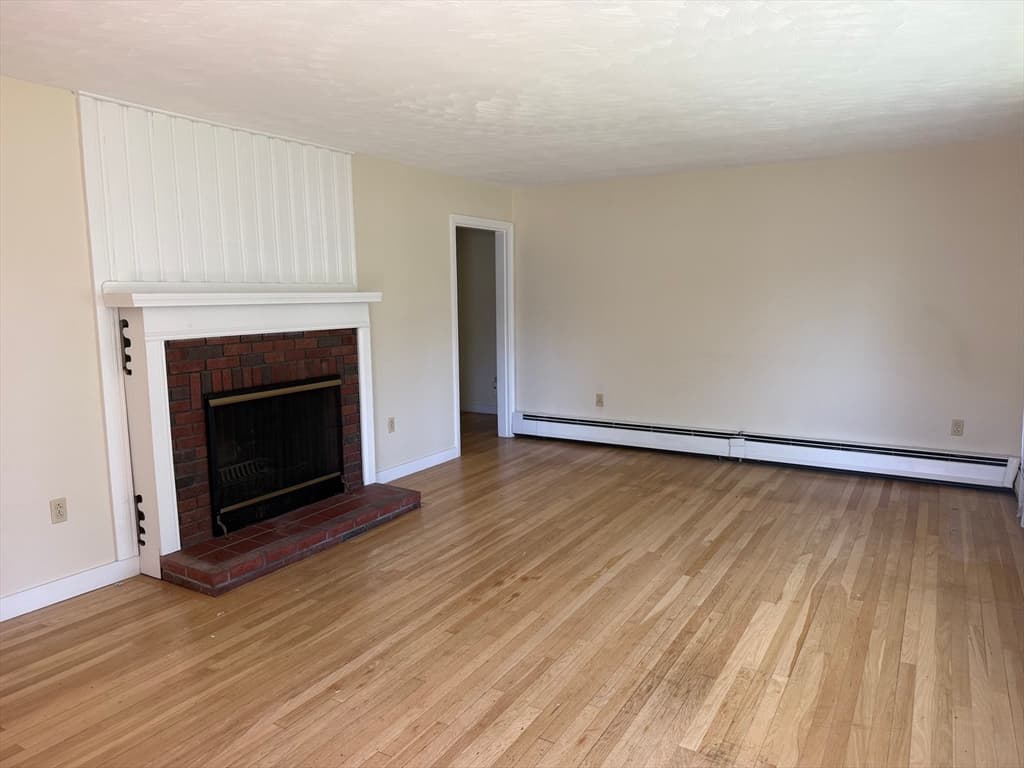Single Family Residence at 50 Edgewood Rd, Shrewsbury MA 01545, Shrewsbury, photo 7 of 33