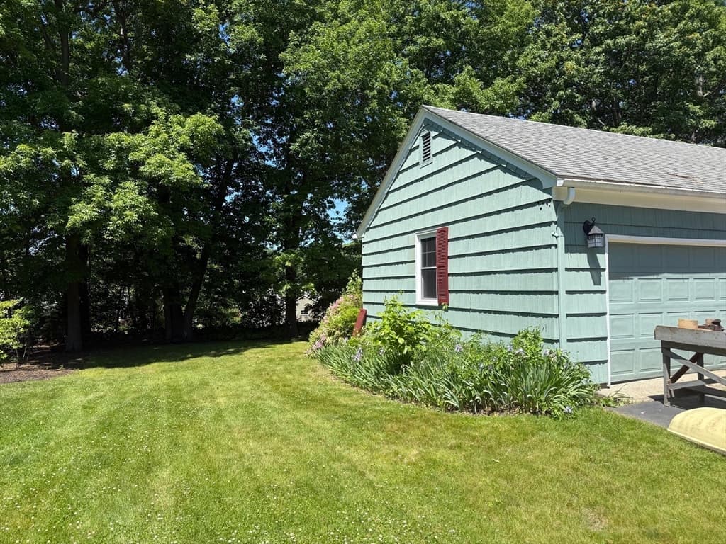 Single Family Residence at 50 Edgewood Rd, Shrewsbury MA 01545, Shrewsbury, photo 4 of 33