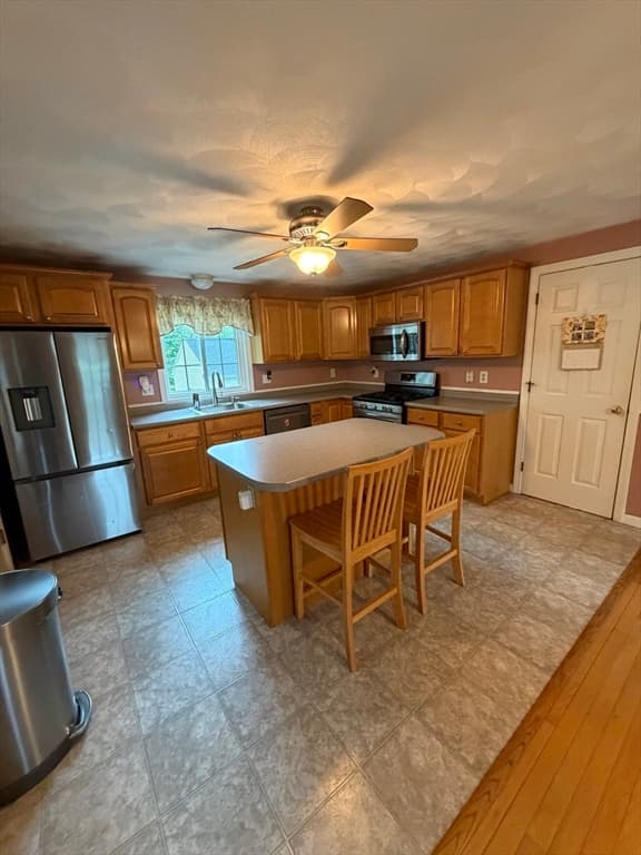 Single Family Residence at 103 Sarno Ln, Tewksbury MA 01876, photo 5 of 36