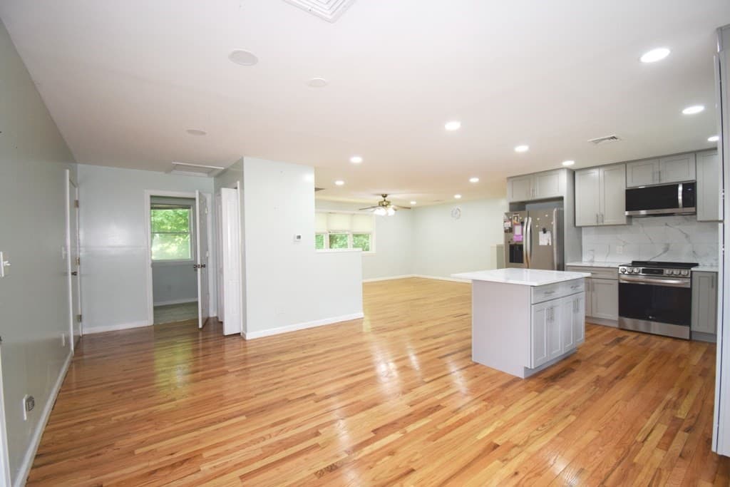 Single Family Residence at 302 Lake Street, Shrewsbury MA 01545, photo 3 of 42