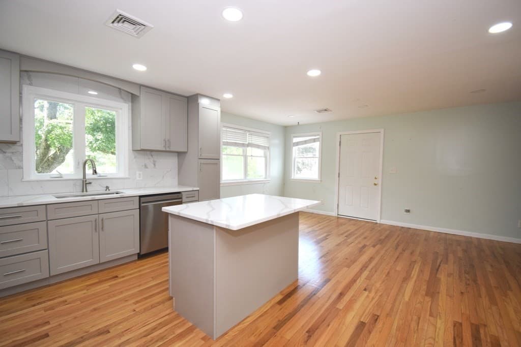 Single Family Residence at 302 Lake Street, Shrewsbury MA 01545, photo 4 of 42