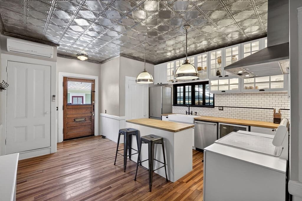 Condominium at 162 Bradford Street Unit 1, Provincetown MA 02657, Provincetown, photo 7 of 26