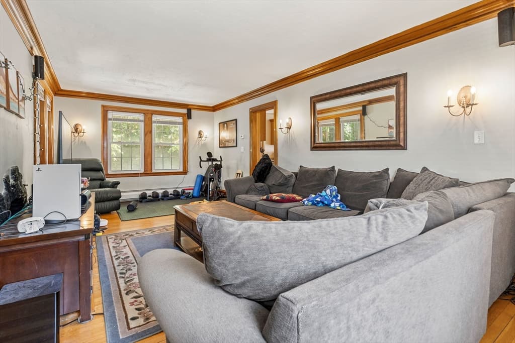 Single Family Residence at 10 Hardwick, Boston MA 02135, photo 6 of 24