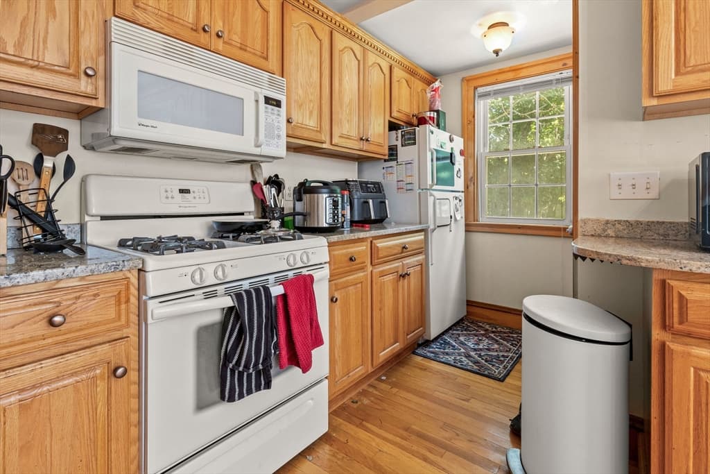 Single Family Residence at 10 Hardwick, Boston MA 02135, photo 13 of 24