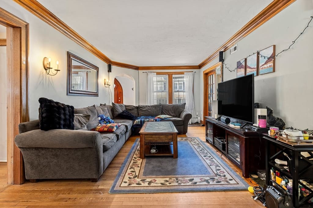 Single Family Residence at 10 Hardwick, Boston MA 02135, photo 7 of 24