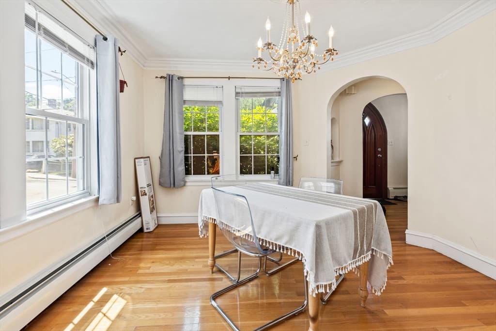 Single Family Residence at 10 Hardwick, Boston MA 02135, photo 9 of 24