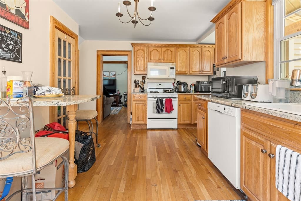 Single Family Residence at 10 Hardwick, Boston MA 02135, photo 11 of 24