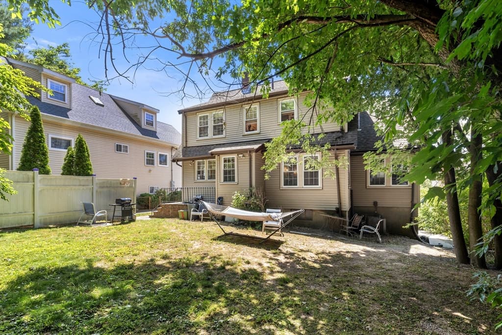 Single Family Residence at 10 Hardwick, Boston MA 02135, photo 4 of 24