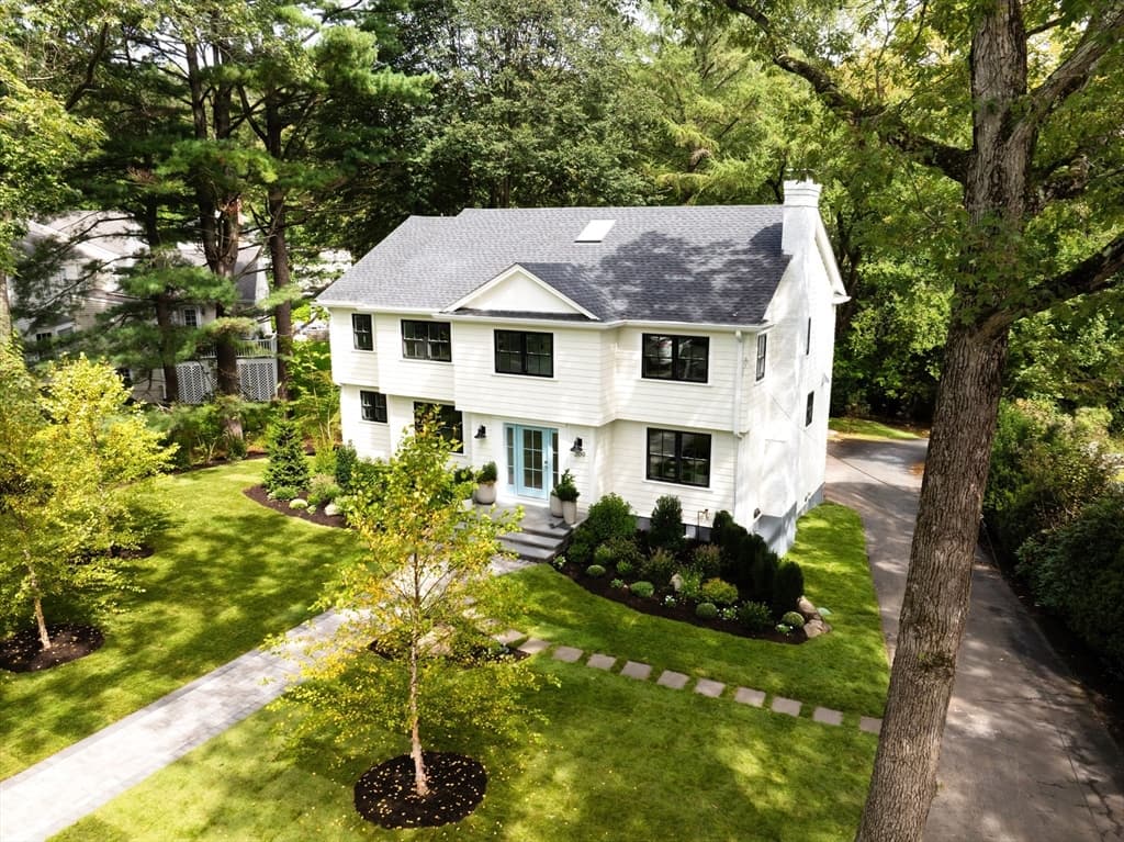 209 Bristol Rd, Wellesley MA 02481 photo 2