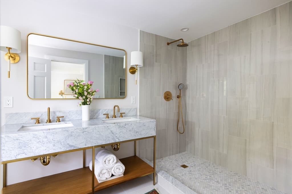 209 Bristol Rd, Wellesley MA 02481 photo 16