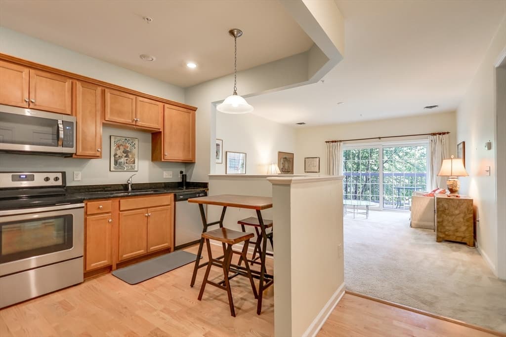 Condominium at 36 Abigail Way # 1009, Reading MA 01867, Reading, photo 6 of 29