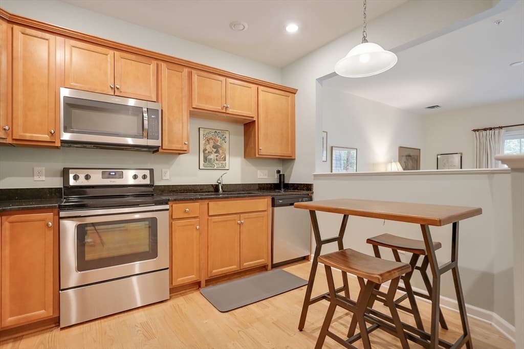 Condominium at 36 Abigail Way # 1009, Reading MA 01867, Reading, photo 10 of 29