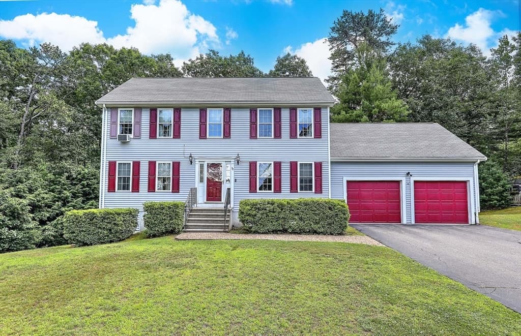 30 Pine Warbler Way, Bellingham MA 02019