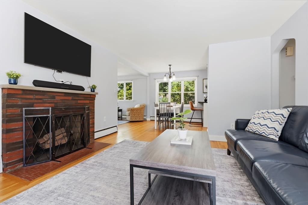 Single Family Residence at 542 Trapelo Rd, Waltham MA 02452, photo 6 of 42