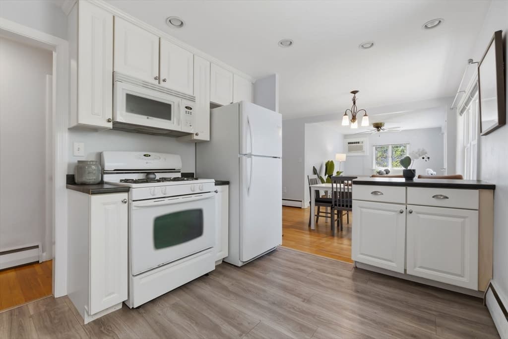 Single Family Residence at 542 Trapelo Rd, Waltham MA 02452, photo 9 of 42
