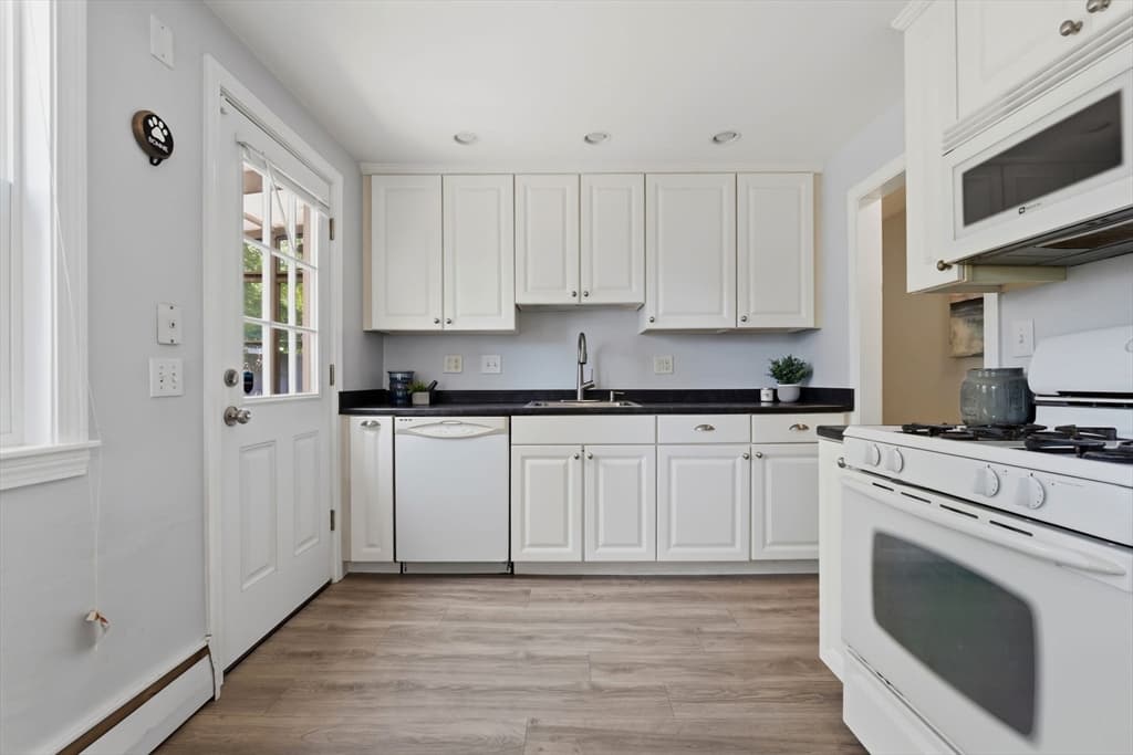 Single Family Residence at 542 Trapelo Rd, Waltham MA 02452, photo 10 of 42